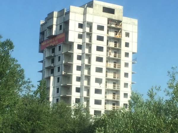 Усть-Славянка, Рыбацкое, жилой дом 15 эт. (июль 2015)